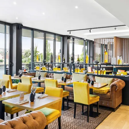 Aiden By Western T'aim & Hotel