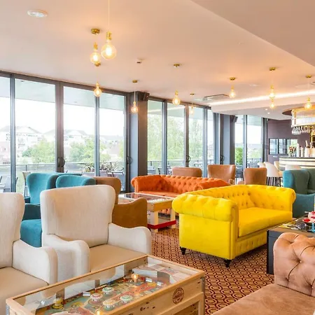 Aiden By Western T'aim & Hotel Compiègne