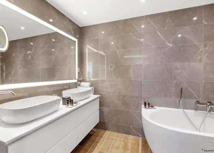 Aiden By Western T'aim & 4*