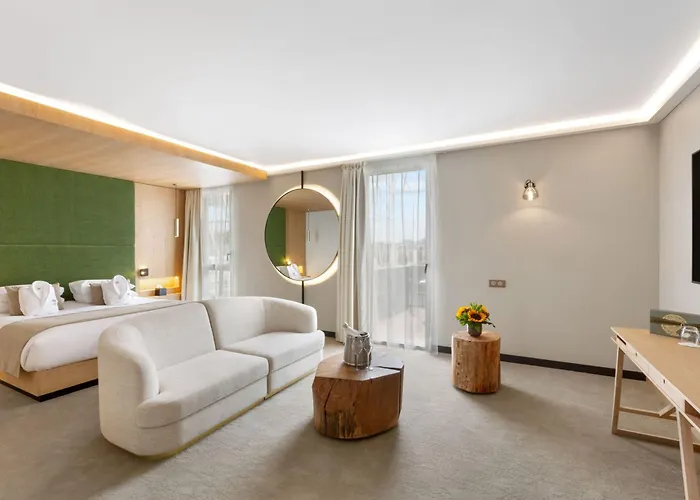 Aiden By Western T'aim & 4*